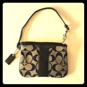 COACH Wristlet NWOT 〰️